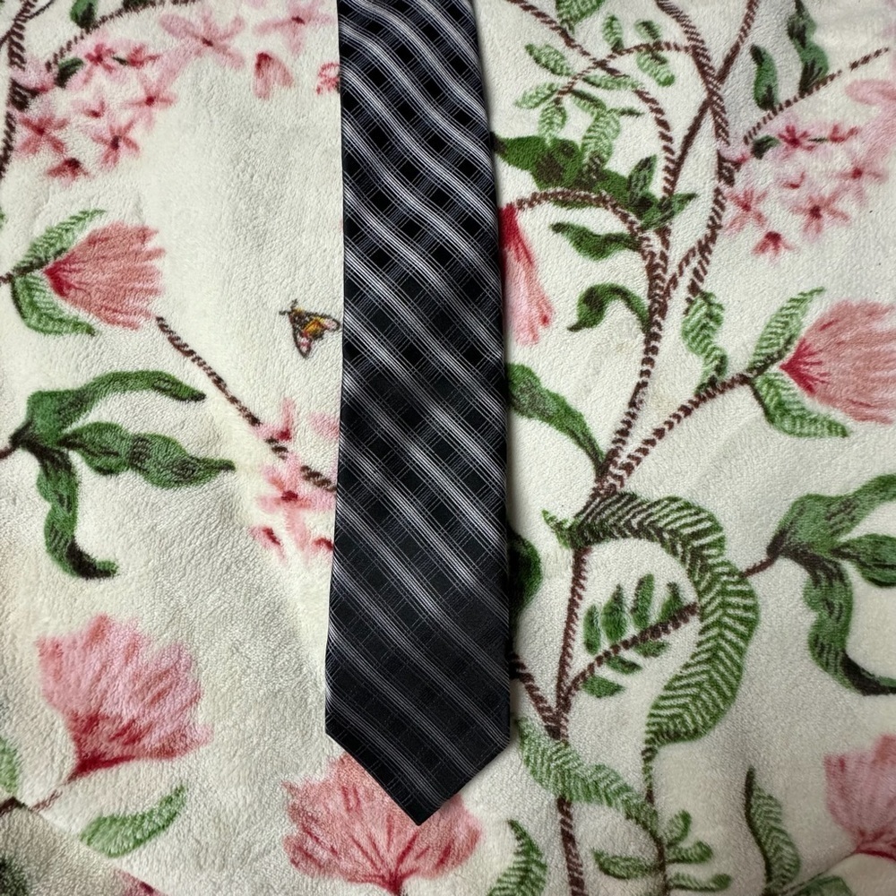 Van Heusen Black and Silver Diagonal Striped Tie